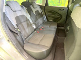 後部座席も気になるようなキズ・汚れやへたり等、大きなダメージはなく、良好な状態です。