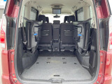 後席を格納すると、これだけの広さが!シーンに合わせたシートアレンジで、大きな荷物も積むことが出来ます♪