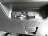 ナビ連動タイプのETC車載機です。ナビゲーションと連動してくれますのでカード未挿入を知らせてくれるなど便利な機能が追加されています。