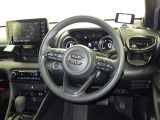 運転席まわりです。 各操作スイッチは使いやすい位置に配置されてます。