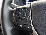 ステアリングスイッチ付き。前方から目を離すことなく操作することが可能です。