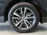 純正のアルミホイール装着車です。タイヤサイズは225/60R18です。