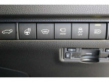 多彩なコントロールスイッチ、冬の寒い日にハンドルヒーターが助かりますね♪