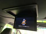 【フリップダウンモニター】大画面モニターで後席でもエンタメをお楽しみいただけます。小さなお子様にも大人気の装備です♪
