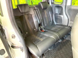 後部座席も気になるようなキズ・汚れやへたり等、大きなダメージはなく、良好な状態です。