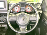 ステアリングも使用感が少なく、きれいな状態となっております♪