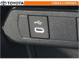 ポータブルオーディオなどの機器を接続して、車両のスピーカーで聞くことができます。