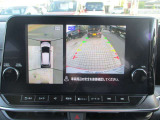 空から見下ろしているような視点で周囲を確認できるアラウンドビューモニター。駐車時とても便利♪