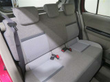 後列シートも足元のスペースに余裕があり、快適にお乗りいただけます♪