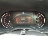 とっても見やすいメーターです。夜間時はラグジュアリーな気分にさせてくれる照明が魅力ですので、夜のドライブも楽しみになりますよ♪