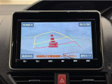 バックガイドモニター付きです。車の後方に小型カメラが付いており、バックする際の後方の様子をモニター上に表示します。