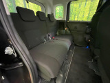 後部座席も気になるようなキズ・汚れやへたり等、大きなダメージはなく、良好な状態です。