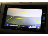バックカメラが装備されており、後方の安全確認はもちろんのこと狭い場所での駐車や雨の日・夜間など視界の悪いコンディションでのストレスの軽減にもなります!