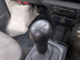 ●5速マニュアル車