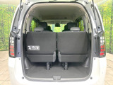 普段のお買い物や通勤、送迎等に十分な荷室スペースを確保しております。セカンドシートを倒すと、大きな荷物の積載も可能です♪