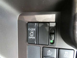 片側電動スライドドアのスイッチ付です。車内からもスイッチひとつで楽にドアの開閉が可能です。電動なので開閉時に力を使う必要がなく、半ドアになることもありません!