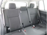 【リヤシート】後席もゆったり快適な空間でドライブを楽しめます。