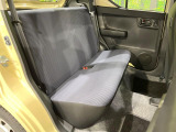 後部座席も気になるようなキズ・汚れやへたり等、大きなダメージはなく、良好な状態です。