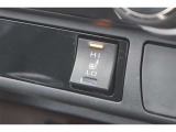 運転席と助手席にシートヒーターが付いています。