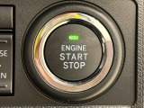 電子カードキーを携帯していれば、ボタンを押すだけでエンジンの始動がスマートに行えます。