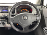 【ステアリング】軽い力で扱いやすいハンドルです。目立つ傷やスレなどなく綺麗な状態です!除菌プランいれていただくとさらに快適に!清潔なお車はお子様にも安心ですね!
