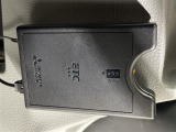 【ETC】有料道路を利用する際に料金所で停止することなく通過できる、ETC車載器(ノンストップ自動料金収受システム機器)が装備されています。セットアップを行うことで利用可能になります。