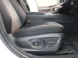 パワーシート搭載。微妙な調整が手軽にでき、ピッタリなポジションで運転することが可能です。