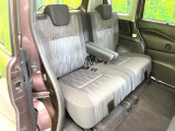 後部座席も気になるようなキズ・汚れやへたり等、大きなダメージはなく、良好な状態です。