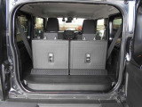 ★ジムニーのラゲッジスペースです♪後部座席はセパレートタイプで使い勝手も良く広々した空間でたくさん荷物を積む事が出来ます♪ご納車前には外装+内装クリーニングも実施いたしますので快適です♪