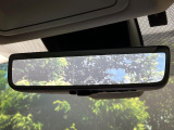 【デジタルインナーミラー】後席の大きな荷物や同乗者で後方が確認しづらい時でも安心!カメラが撮影した車両後方の映像をルームミラー内に表示。クリアな視界で状況の確認が可能です!