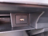 USBポートはスマートフォンの充電などにご利用いただけます♪