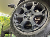 【純正18インチアルミホイール】外観にマッチした純正アルミホイールを装着しております。各種社外アルミホイールや、スタッドレスタイヤも取扱いしております。是非ご相談ください♪
