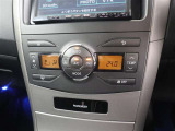 オートエアコン付車です。自動で温度と風量を設定する優れものです。