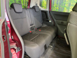 後部座席も気になるようなキズ・汚れやへたり等、大きなダメージはなく、良好な状態です。