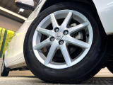 【純正15インチアルミホイール】外観にマッチした純正アルミホイールを装着しております。各種社外アルミホイールや、スタッドレスタイヤも取扱いしております。是非ご相談ください♪