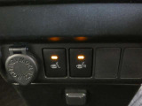 運転席と助手席には寒い時にうれしいシートヒーターが装備されてます。