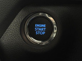 【プッシュスタート】スマートキーを持っているだけ、鍵を差し込むことなく、ボタンを押すだけでエンジン始動や停止を行うことができます。