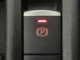 【電動パーキングブレーキ】パーキングブレーキを指先だけで操作可能です!力の弱い人にも安心してブレーキをかけていただけます!
