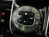 左右独立温度コントロールフルオートエアコンです。運転席、助手席それぞれで独立して温度設定ができます。冷え性の方が乗っても安心ですね♪