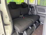 後部座席も気になるようなキズ・汚れやへたり等、大きなダメージはなく、良好な状態です。