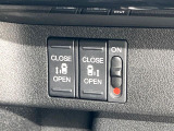 【両側パワースライドドア】スマートキーや運転席のスイッチで後席両側スライドドアの開閉が可能♪電動だから力を入れてドアを開ける必要が無く、小さなお子様でも簡単に開け閉めでき快適です♪
