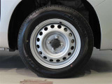 純正のスチールホイール装着車です。
