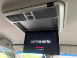 【フリップダウンモニター】大画面モニターで後席でもエンタメをお楽しみいただけます。小さなお子様にも大人気の装備です♪