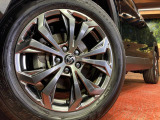 【純正18インチアルミホイール】外観にマッチした純正アルミホイールを装着しております。各種社外アルミホイールや、スタッドレスタイヤも取扱いしております。是非ご相談ください♪