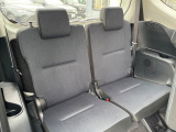 3列目シートはもちろん状態良好☆大人でもゆったりと座って頂けますので、大人数でのお出かけもラクラクです♪ご家族で、気の知れた仲間で、ドライブに行くのが楽しみですね♪
