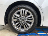 純正アルミホイール。225/60R18