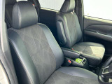 厚みのあるシートは座り心地も良く運転席も助手席もリラックスしてゆったりと座れます!