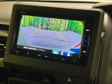 【バックカメラ】駐車時に後方がリアルタイム映像で確認できます。大型商業施設や立体駐車場での駐車時や、夜間のバック時に大活躍!運転スキルに関わらず、今や必須となった装備のひとつです!
