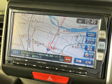 【純正ナビ】人気の純正ナビを装備しております。ナビの使いやすさはもちろん、オーディオ機能も充実!キャンプや旅行はもちろん、通勤や買い物など普段のドライブも楽しくなるはず♪