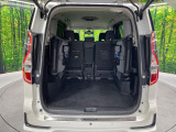後席を格納すると、これだけの広さが!シーンに合わせたシートアレンジで、大きな荷物も積むことが出来ます♪